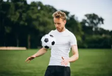 Quem tem dor na coluna pode jogar futebol