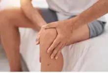 Dor no joelho ao deitar para dormir